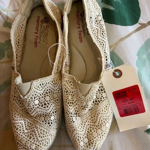 *BRAND NEW WITH TAGS* Bob's White Lacey Loafers in Size 9.5